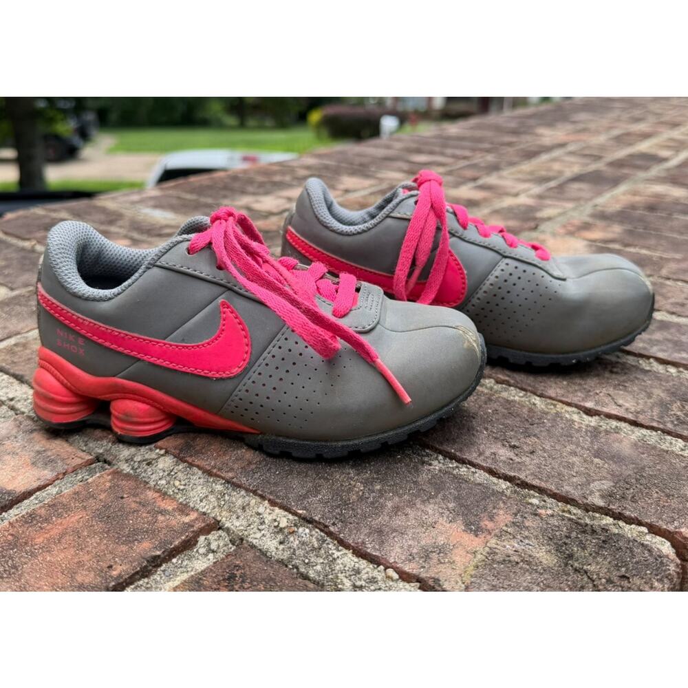 Nike Shox - 517219-062 Grey / Hyper Pink Youth Size 11C RARE Girls Kids Unisex